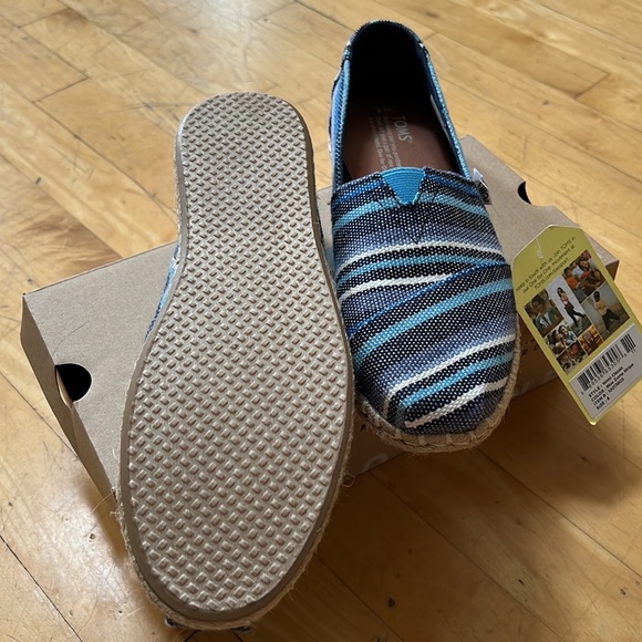 Blue Toms, women’s 8 - Picture 2 of 3